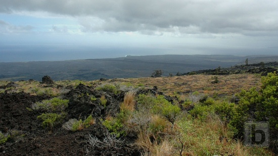 Pohled na pobřeží cestou po Chain of Craters Road