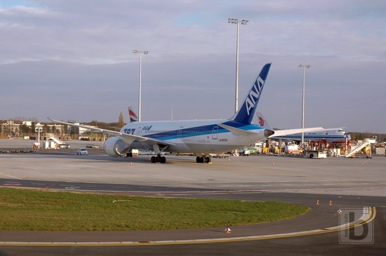 Uzemněný Boeing B787, ANA, (JA805A) ve Frankfurtu