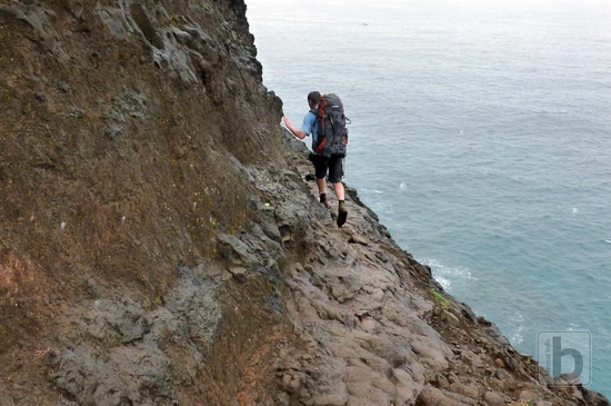 Kalalau trail, část na útesu, Na Pali coast
