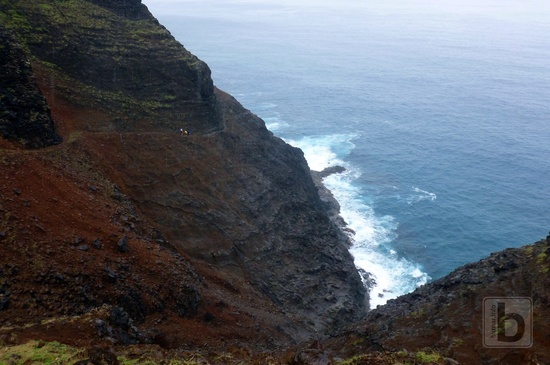 Kalalau trail, část na útesu, Na Pali coast