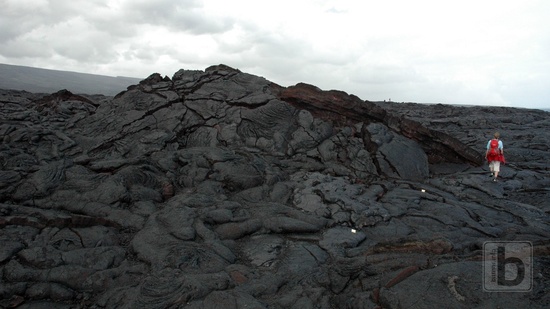 Eva šlape po lávovém poli