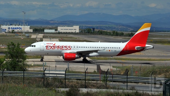 Airbus A320 (EC-JSK) Iberia Express - spotting v Madridu