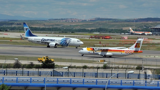 ATR72 (EC-LRH) Air Nostrum, Boeing B737 (SU-GDC) EgyptAir - spotting v Madridu