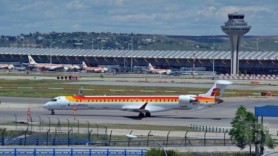 Bombardier CRJ100 (EC-LOJ) Air Nostrum - spotting v Madridu