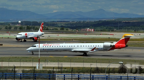 Bombardier CRJ900 (EC-JZS) Air Nostrum, Airbus A319 (OK-MEK) CSA - spotting v Madridu