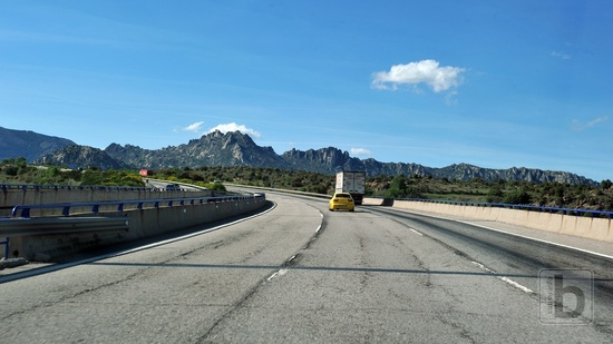 Hory pohledem z dálnice A1 severně od Madridu