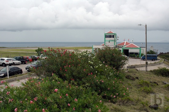 Saba airport terminal, tower & bar
