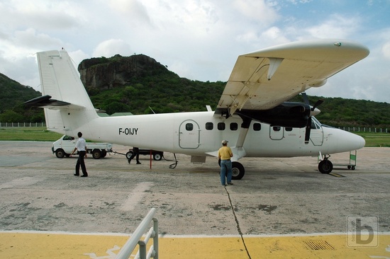 de Havilland Canada DHC-6 Twin Otter (F-OIJY)