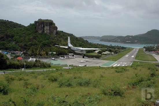 N208SG landing