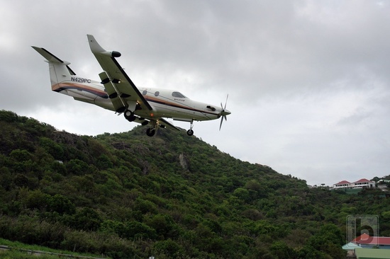 Pilatus PC12 (N429PC) přistání