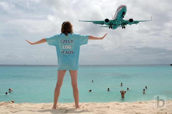 American Airlines landing (SXM)