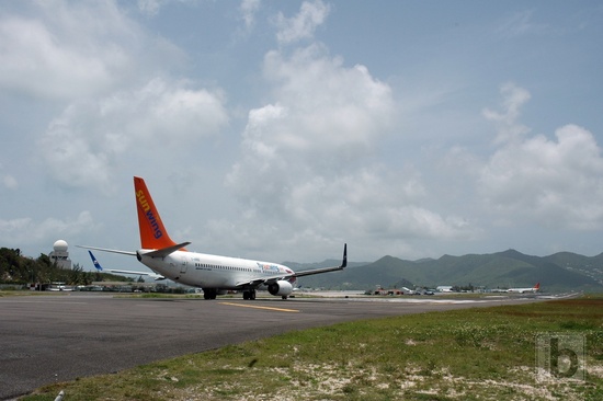 2x B737-800 Sunwing (Travel Service)