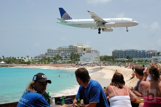 United & Sunset bar