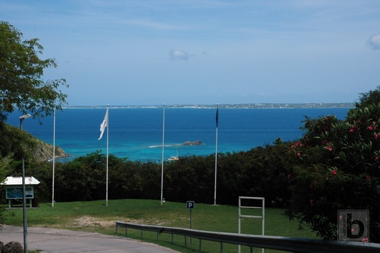 Col de Anse Marcel - Pohled na ostrov Anguilla