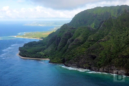 Ke'e Beach a Haena State Park, v pozadí Princeville