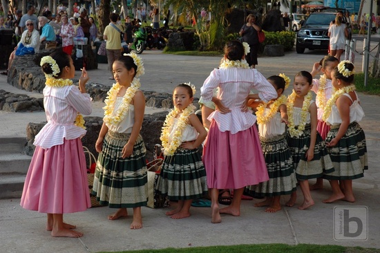 Čekající tanenčnice na vystoupení, Waikiki Beach